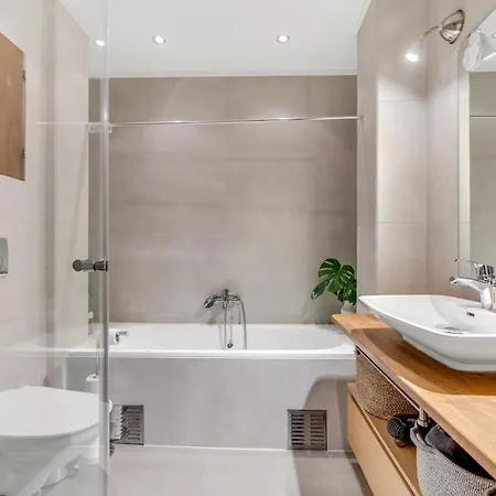 The Winter Tale House - Free Parking *