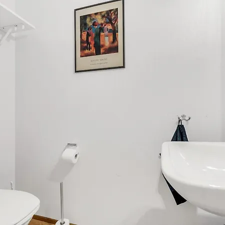 The Winter Tale House - Free Parking