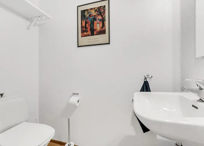 The Winter Tale House - Free Parking